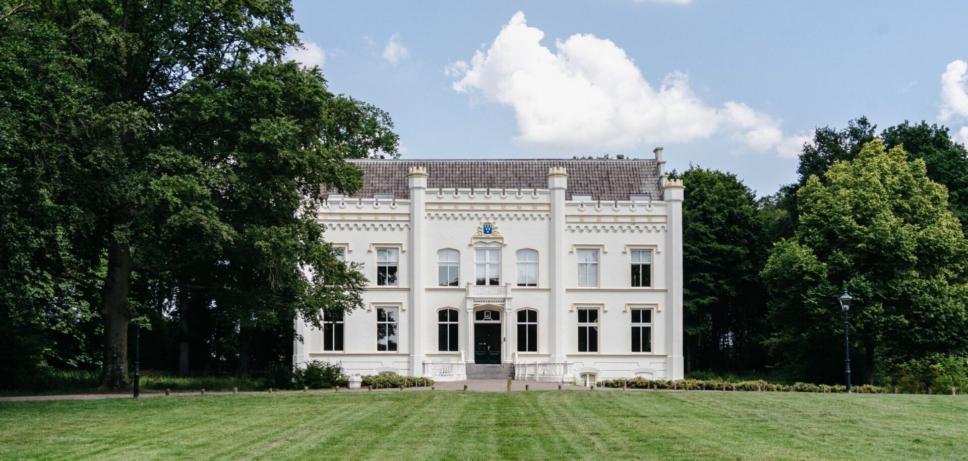 Huis Scherpenzeel is een prachtig landhuis in een klein dorpje onder Veenendaal. Het heeft een rijke geschiedenis en valt nu onder één van de drie locaties van Swijnenburg